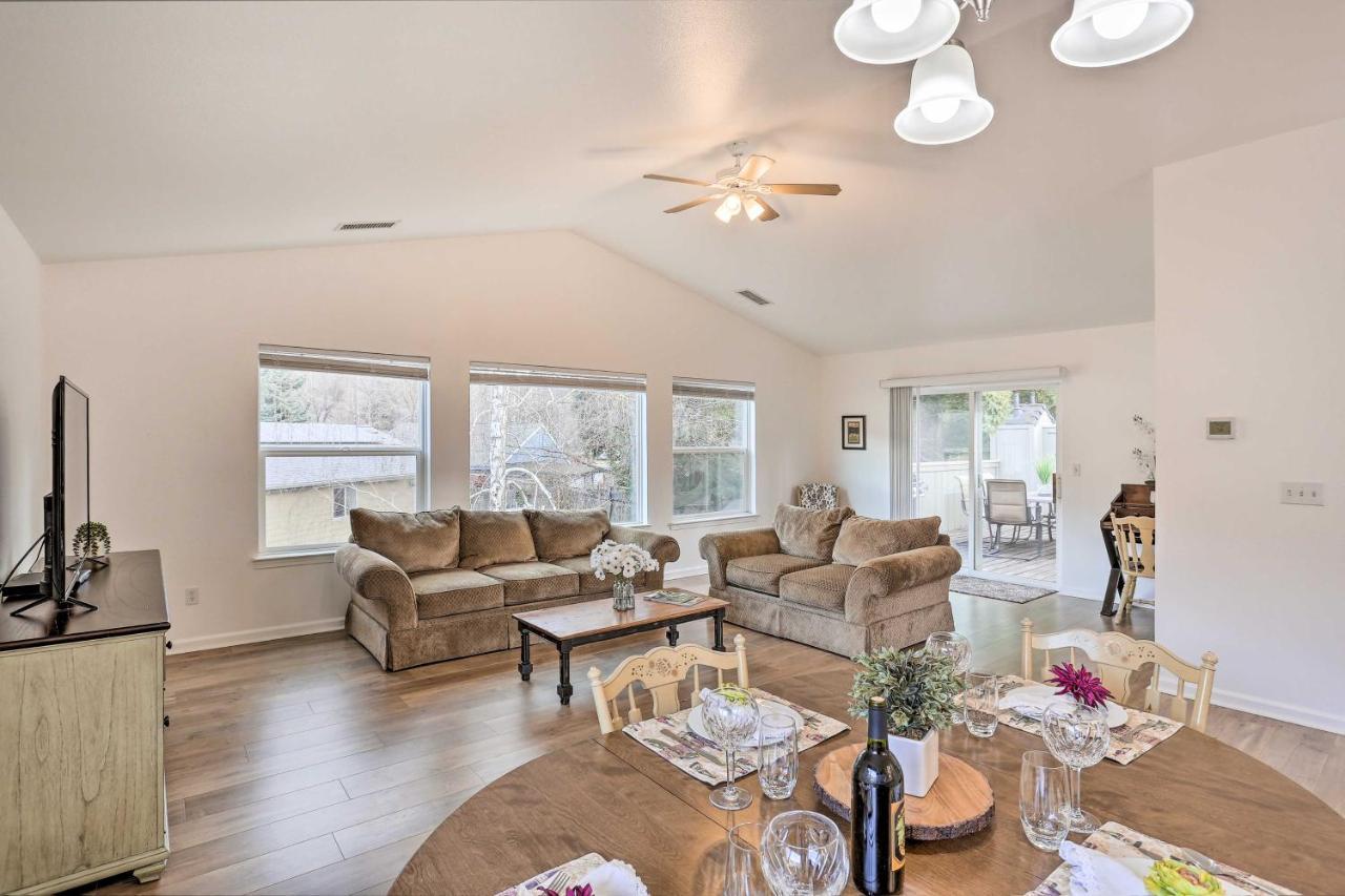 Mount Shasta Escape With Balcony About Walk To Dtwn Villa Exterior photo