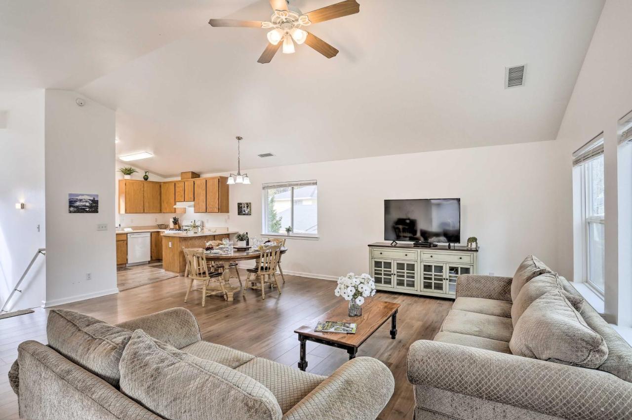 Mount Shasta Escape With Balcony About Walk To Dtwn Villa Exterior photo