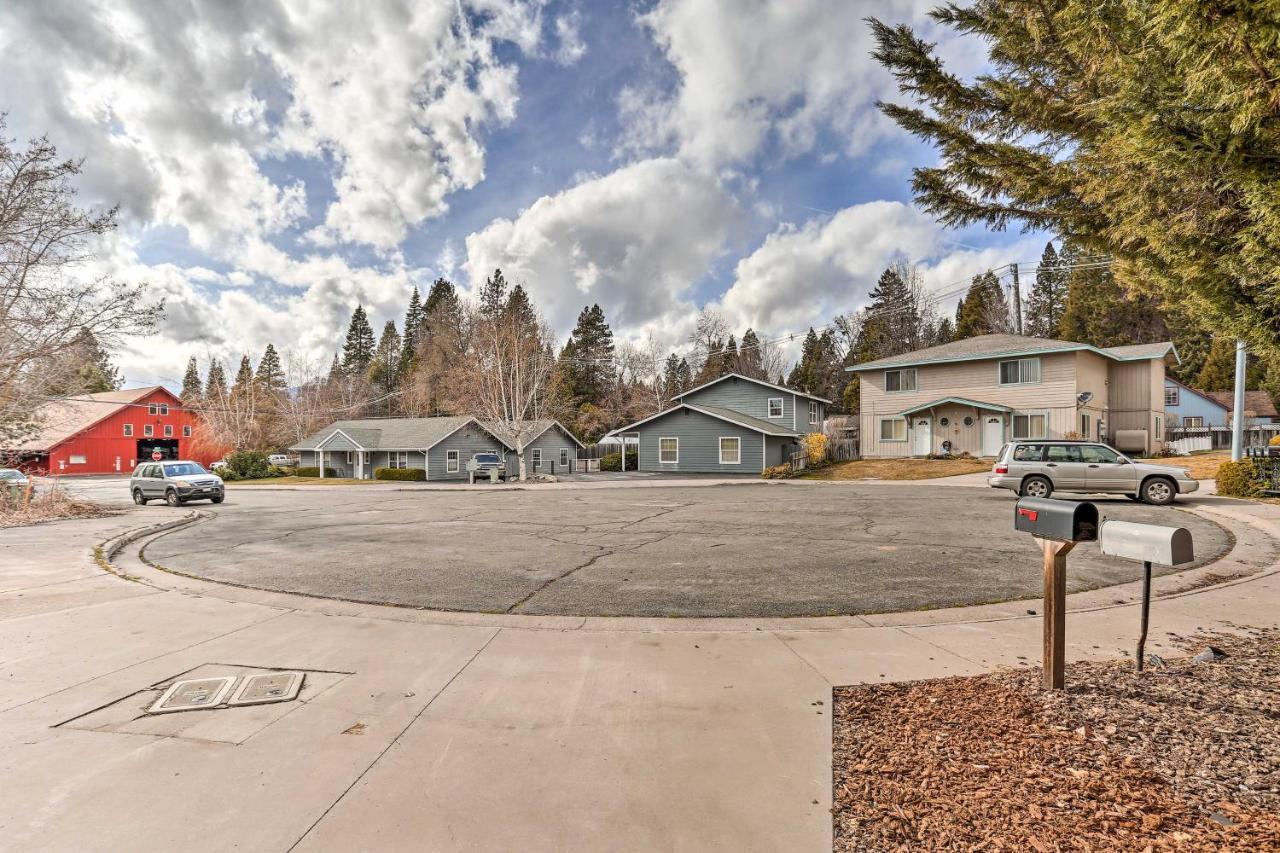 Mount Shasta Escape With Balcony About Walk To Dtwn Villa Exterior photo