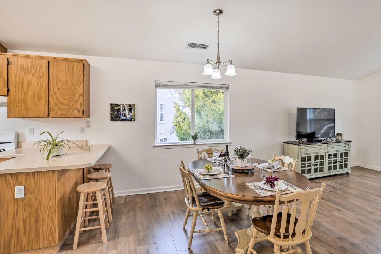 Mount Shasta Escape With Balcony About Walk To Dtwn Villa Exterior photo