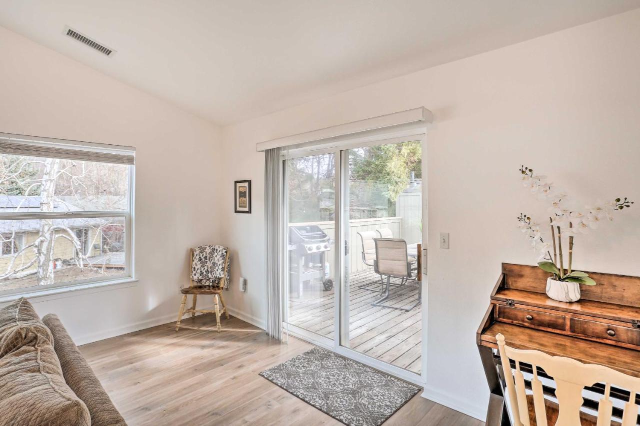 Mount Shasta Escape With Balcony About Walk To Dtwn Villa Exterior photo